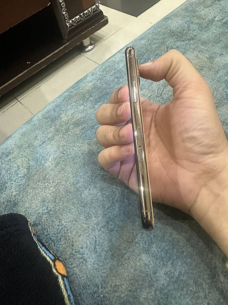 Apple iPhone 11 Pro 6