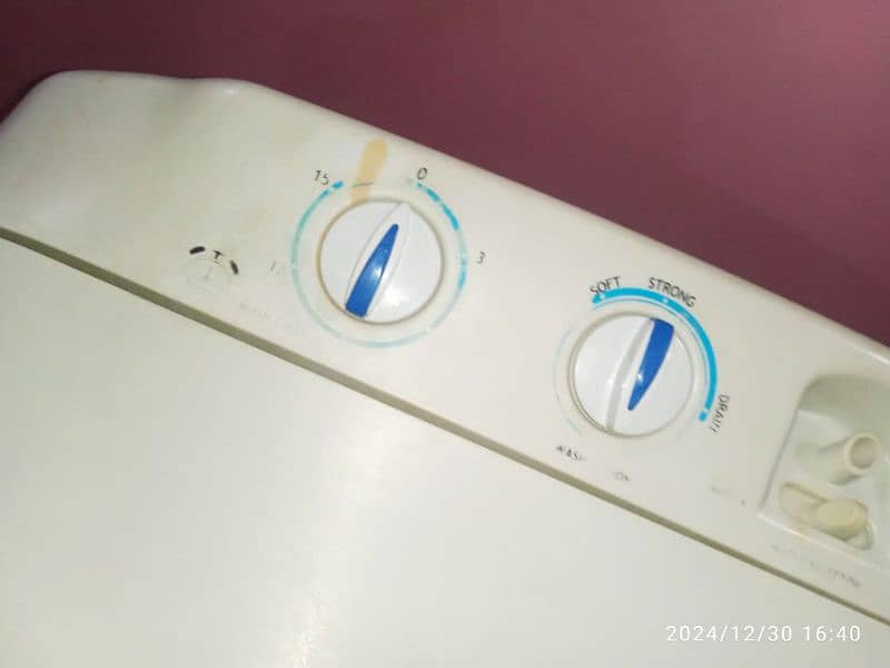 Dawlance  washing machine twin tub model number DW-5200 1