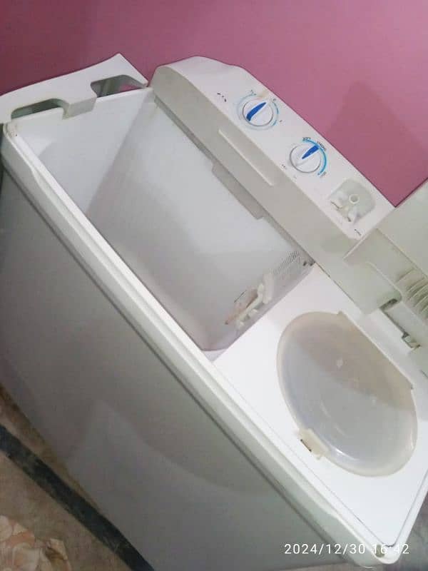 Dawlance  washing machine twin tub model number DW-5200 16