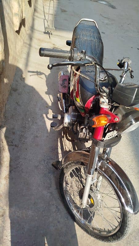 Honda CD 70 Bike 4