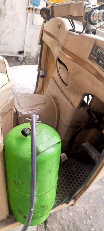 cng 6 setar rakshew new condition cng rikshew gas Wala rakshaw 5