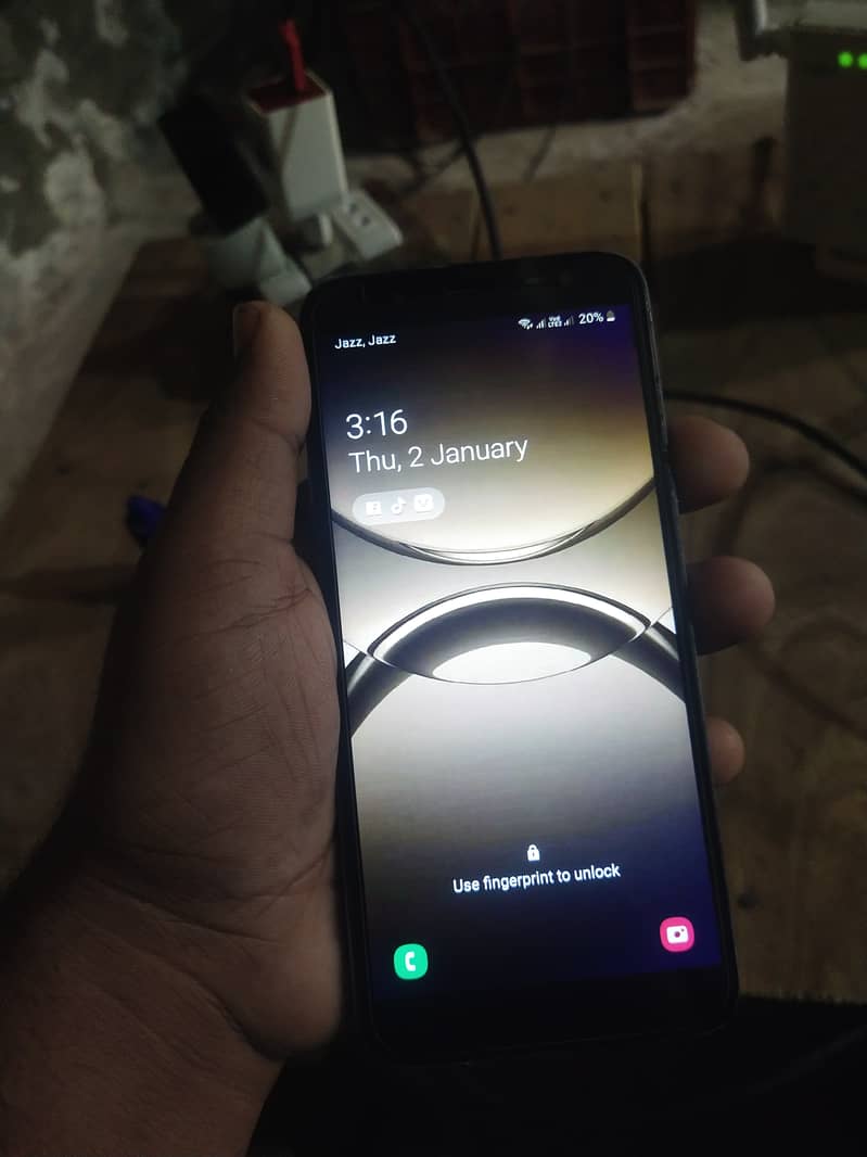 Samsung Mobile J6 4