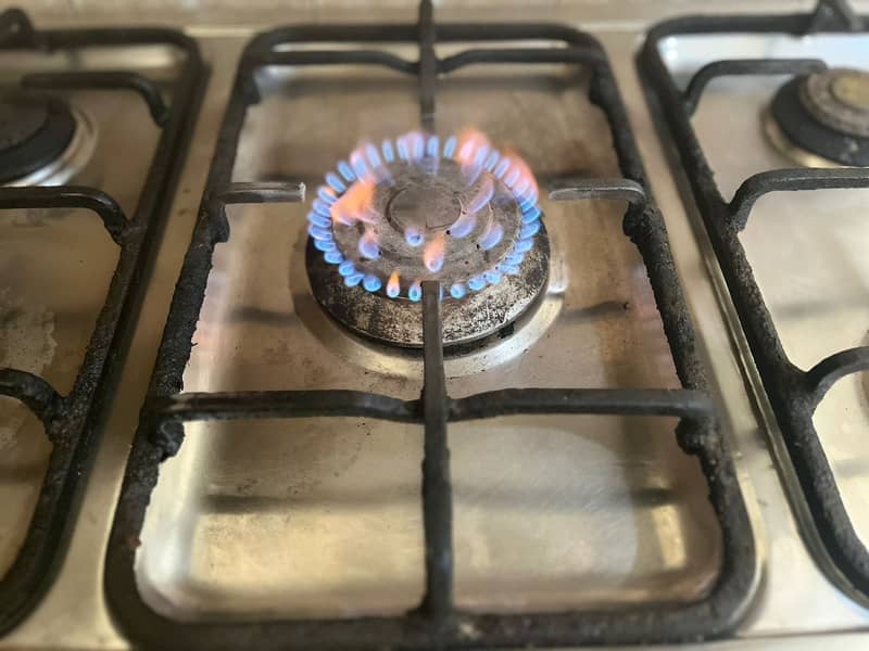 HI-TECH 05 Burners Stove for Sale. (Very Good Condition - ALL OK) 2