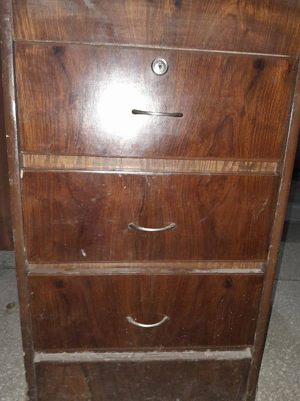 Stylish Oldschool Wooden Table 2