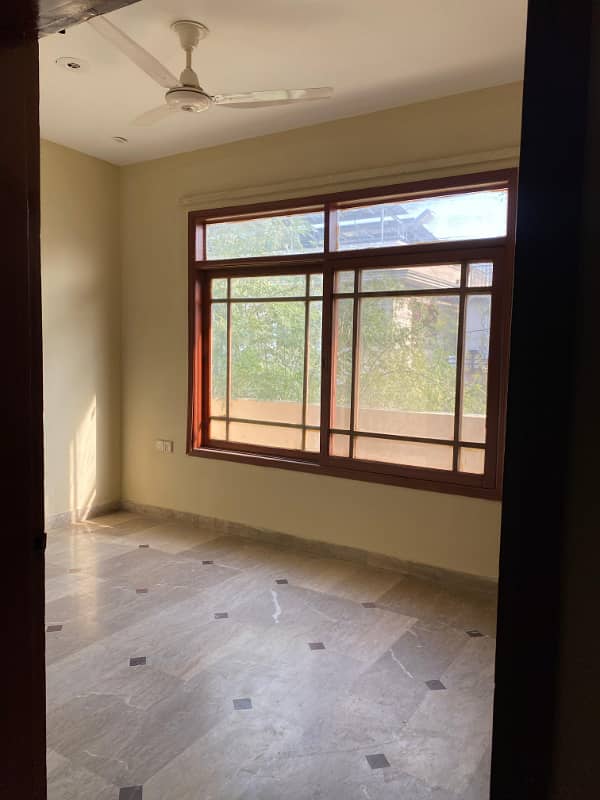 3 bedrooms drawing lounge second floor portion near Rashid minhas 1