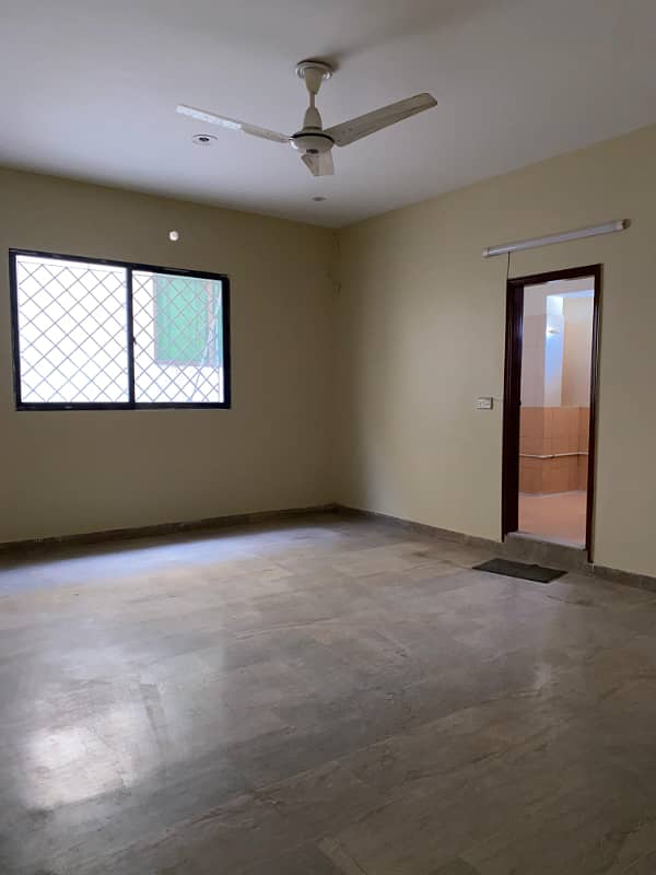 3 bedrooms drawing lounge second floor portion near Rashid minhas 3