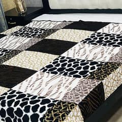 cozy printed fleece blanket for double bed