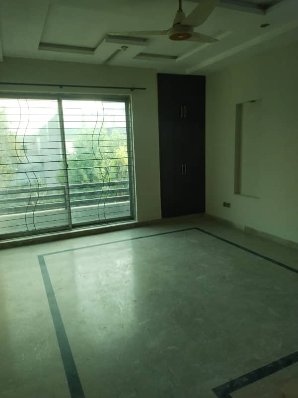 1 Kanal Upper Portion For Rent In Punjab Phase 2 Main College Road Lhr 0