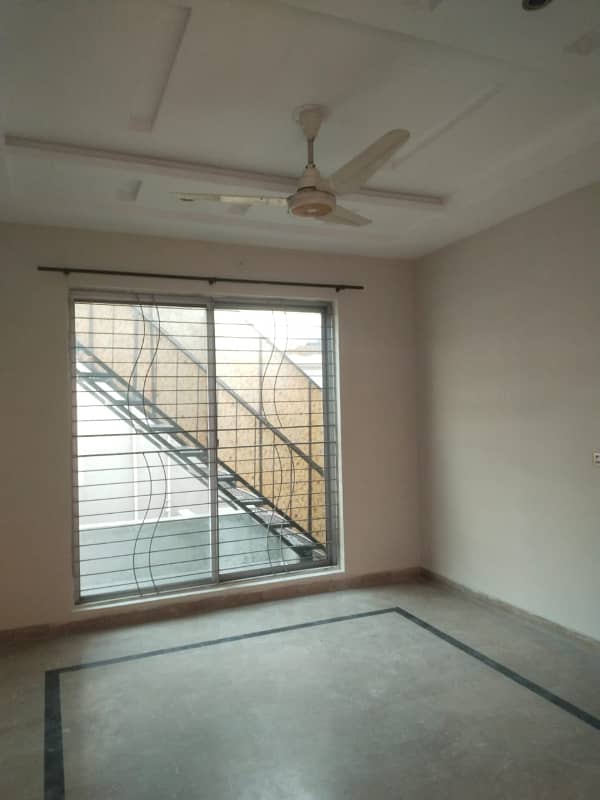 1 Kanal Upper Portion For Rent In Punjab Phase 2 Main College Road Lhr 7