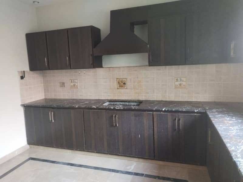 1 Kanal Upper Portion For Rent In Punjab Phase 2 Main College Road Lhr 8