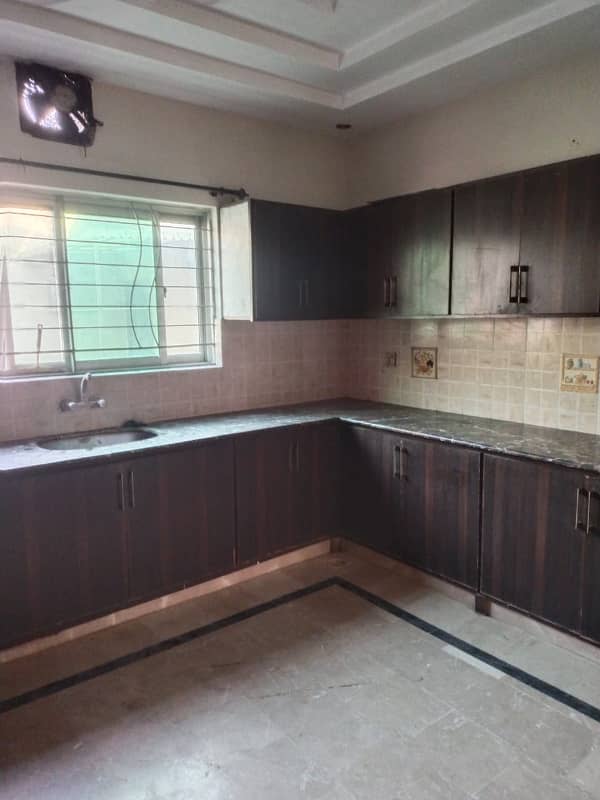 1 Kanal Upper Portion For Rent In Punjab Phase 2 Main College Road Lhr 9