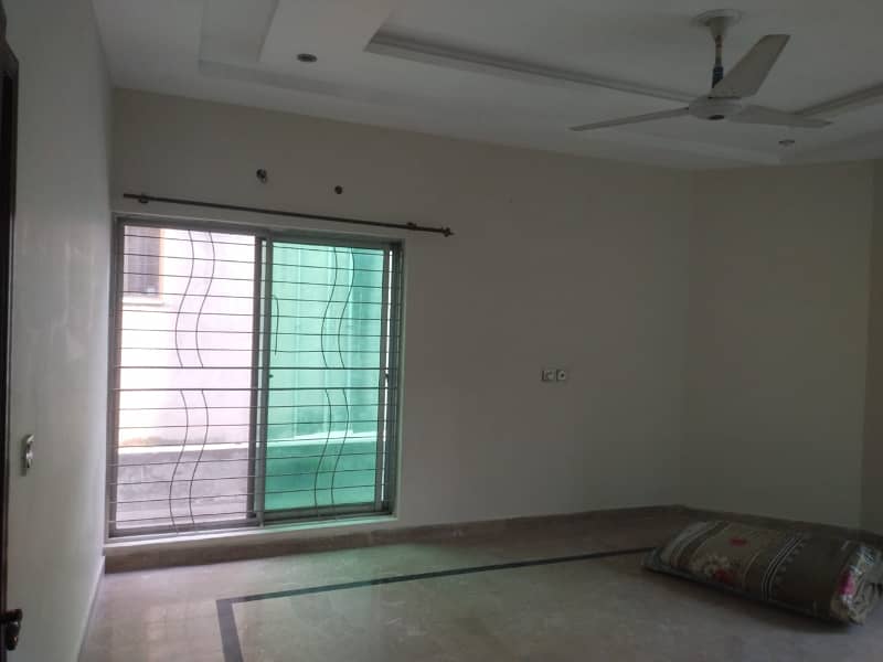 1 Kanal Upper Portion For Rent In Punjab Phase 2 Main College Road Lhr 12