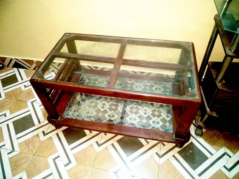 table in good condition 03232784538 0