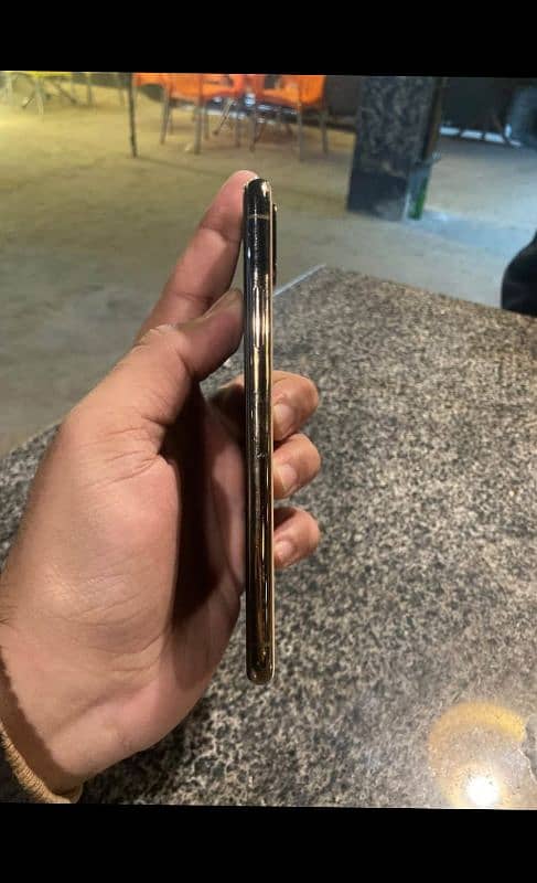 iphone XS (03019122563) 1