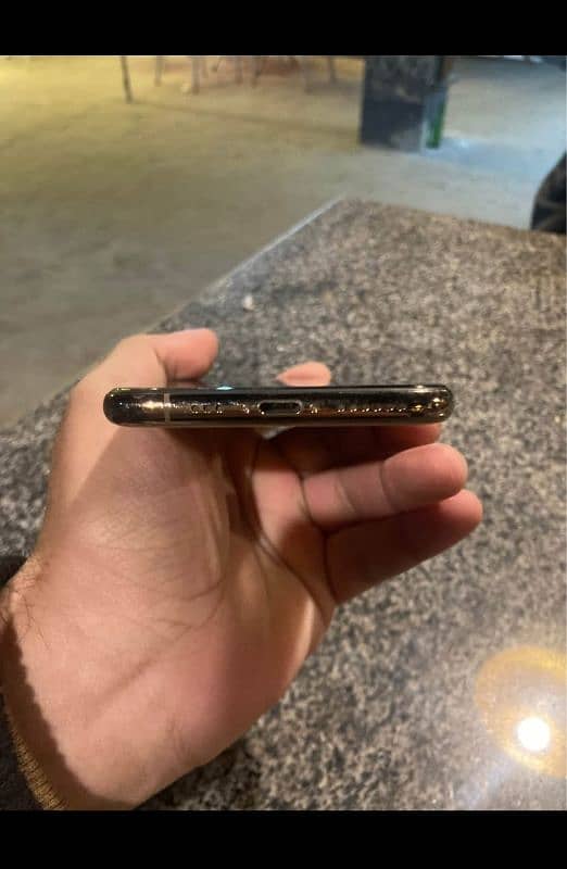 iphone XS (03019122563) 4