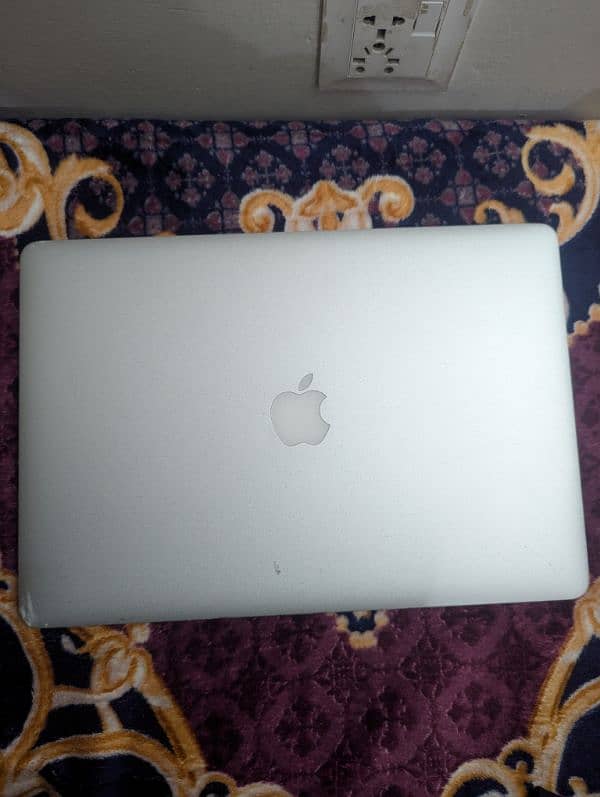 MacBook Pro 2015 Mid 0