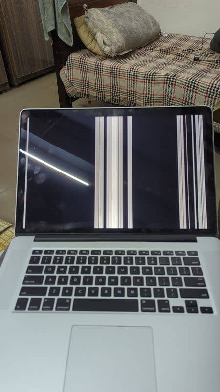 MacBook Pro 2015 Mid 3