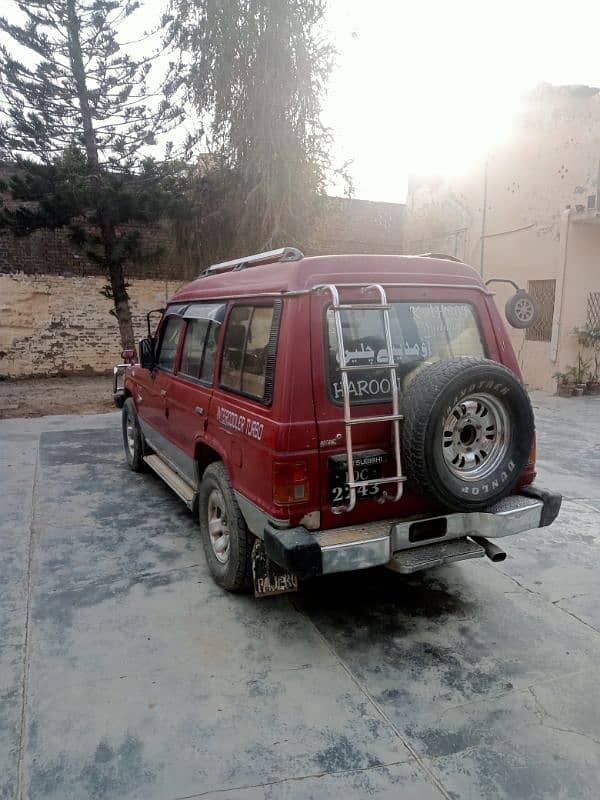 Mitsubishi Pajero 1987 2