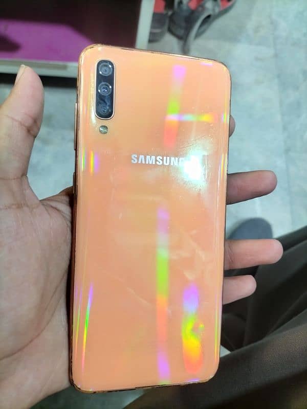 Samsung A70 6/128 GB 0