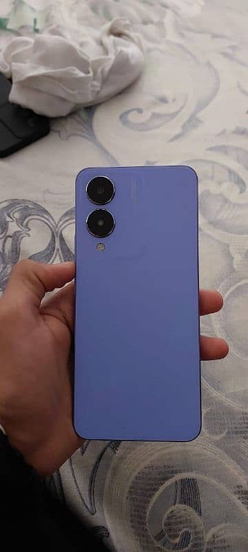 vivo y17s 8/10 condition plus 3 covers 0