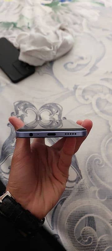 vivo y17s 8/10 condition plus 3 covers 4