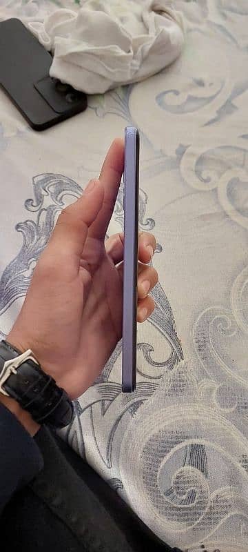 vivo y17s 8/10 condition plus 3 covers 6