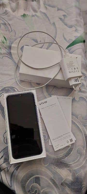 vivo y17s 8/10 condition plus 3 covers 9