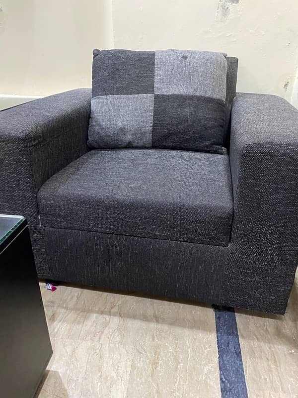 sofa set for sale for urgent delivery 2