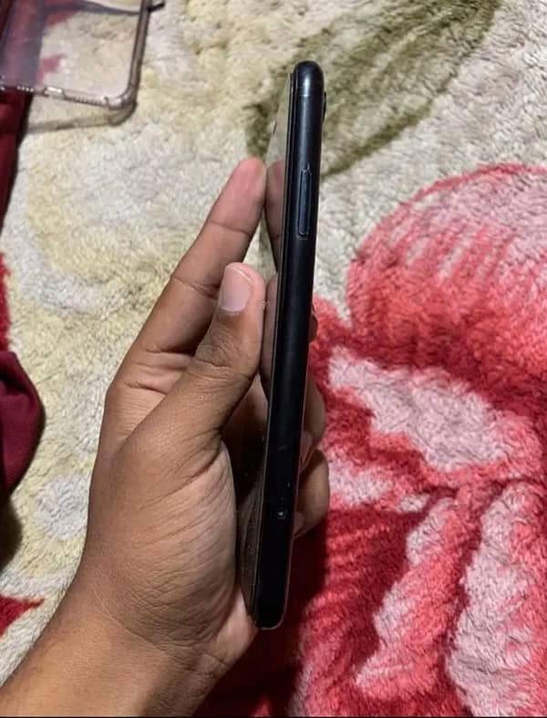 iPhone XR 128 gb Exchange posibal with any android 2