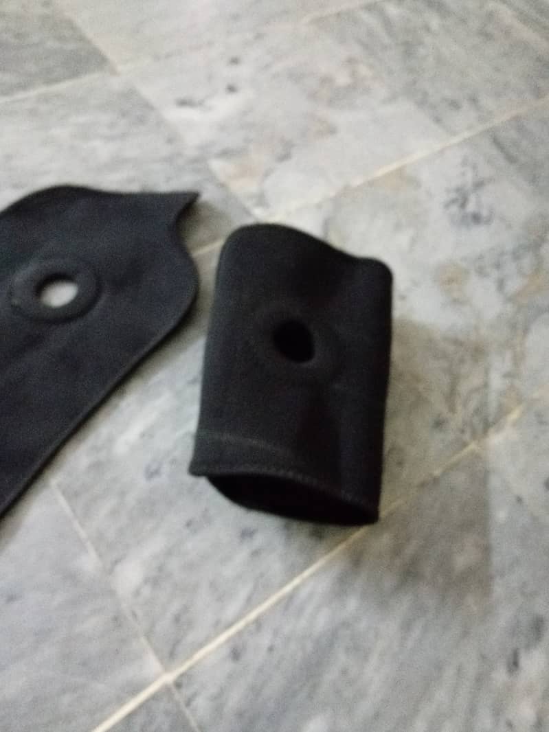 Knee pad box open 1