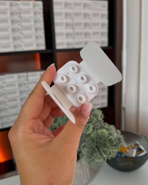 Apple AirPods Pro 2nd Gen ANC ENC 100% Work Type-C Chrging Dubai Model 5