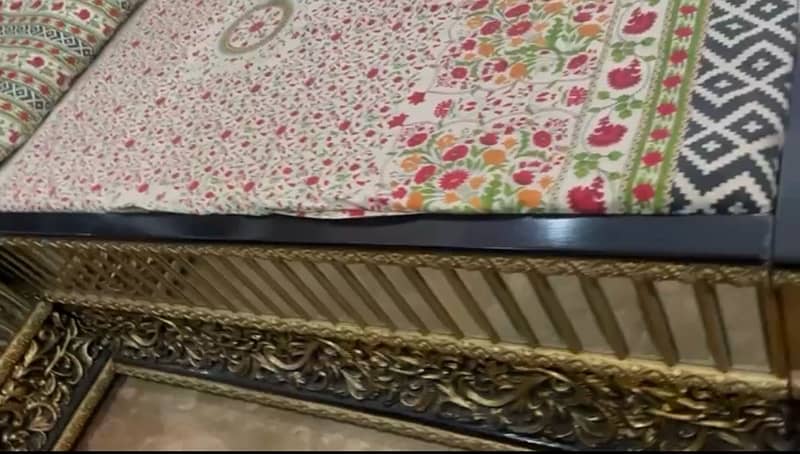 Double bed / Wooden bed / King size bed / Wooden Bed / Dressing table 2