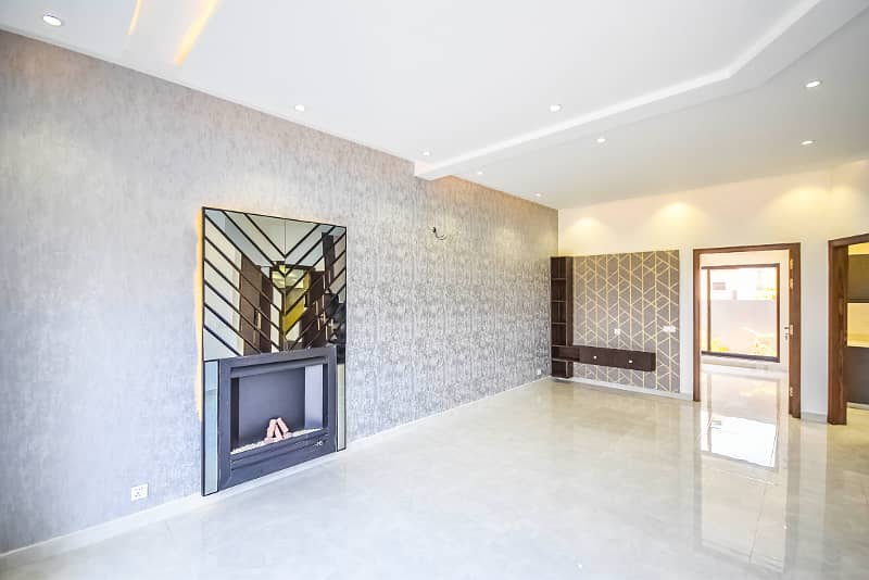 5 MARLA ULTRA MODERN HOUSE FOR SALE NEAR PARK IN DHA 9 TOWN 5