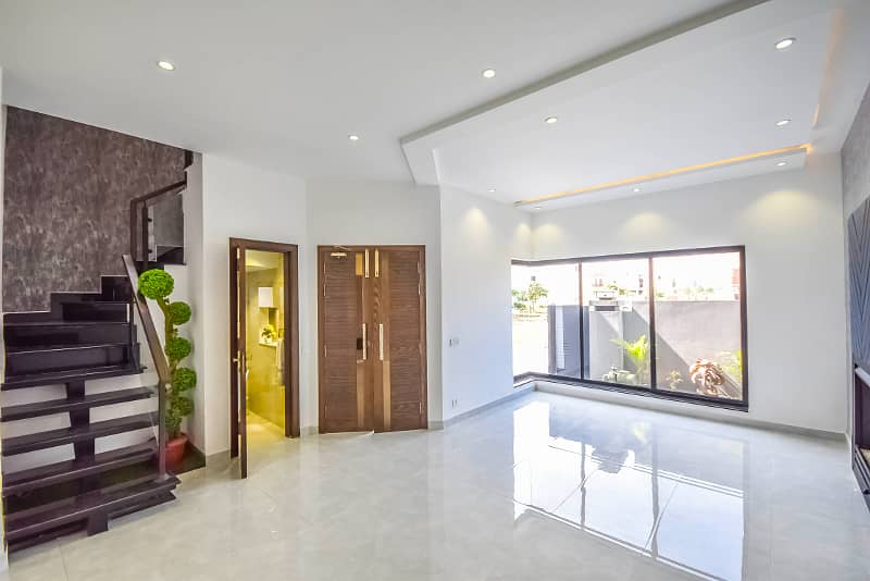 5 MARLA ULTRA MODERN HOUSE FOR SALE NEAR PARK IN DHA 9 TOWN 7