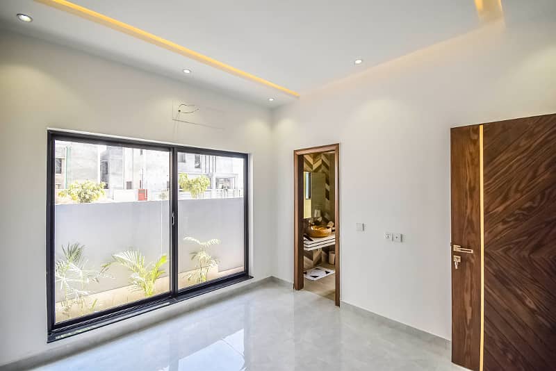 5 MARLA ULTRA MODERN HOUSE FOR SALE NEAR PARK IN DHA 9 TOWN 15