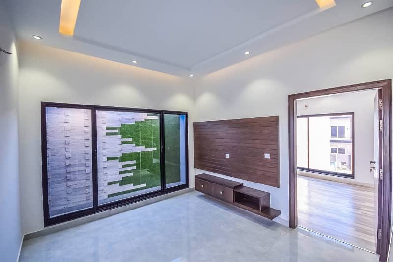 5 MARLA ULTRA MODERN HOUSE FOR SALE NEAR PARK IN DHA 9 TOWN 19