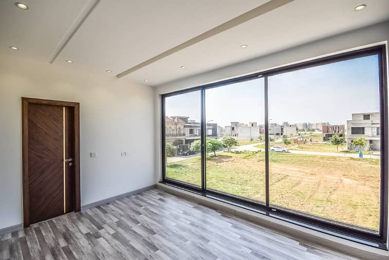 5 MARLA ULTRA MODERN HOUSE FOR SALE NEAR PARK IN DHA 9 TOWN 25