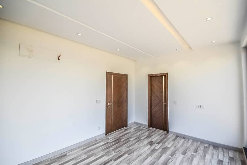 5 MARLA ULTRA MODERN HOUSE FOR SALE NEAR PARK IN DHA 9 TOWN 26