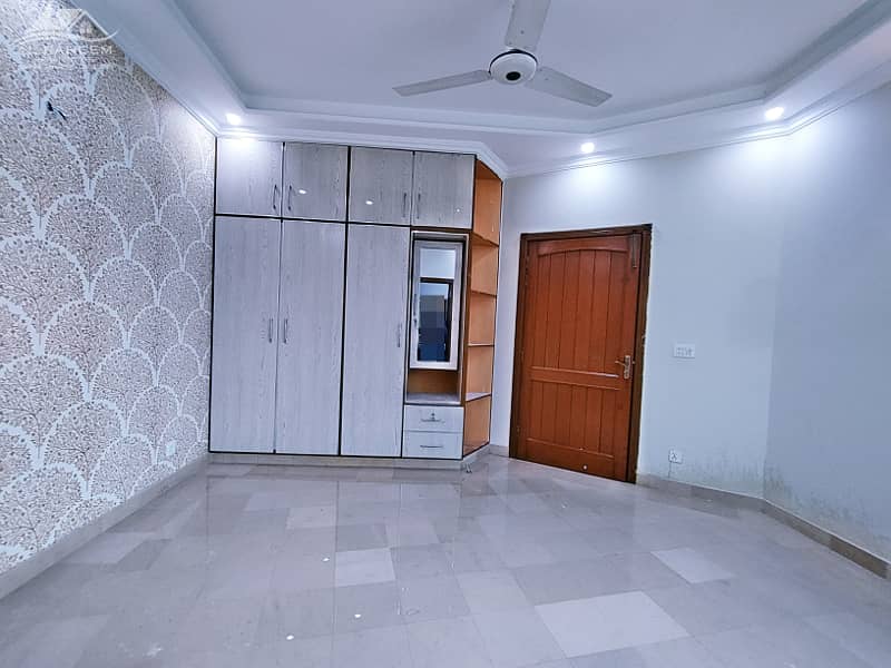 7 MARLA HOUSE FOR RENT IN DHA PHASE 4 16