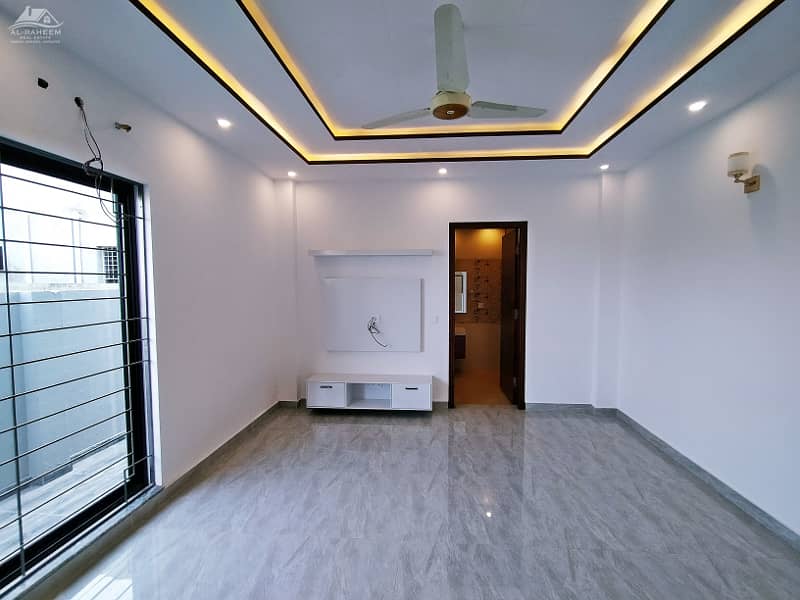 1 Kanal House Rent in Eden City DHA Phase 8 Airport road Lahore. 12