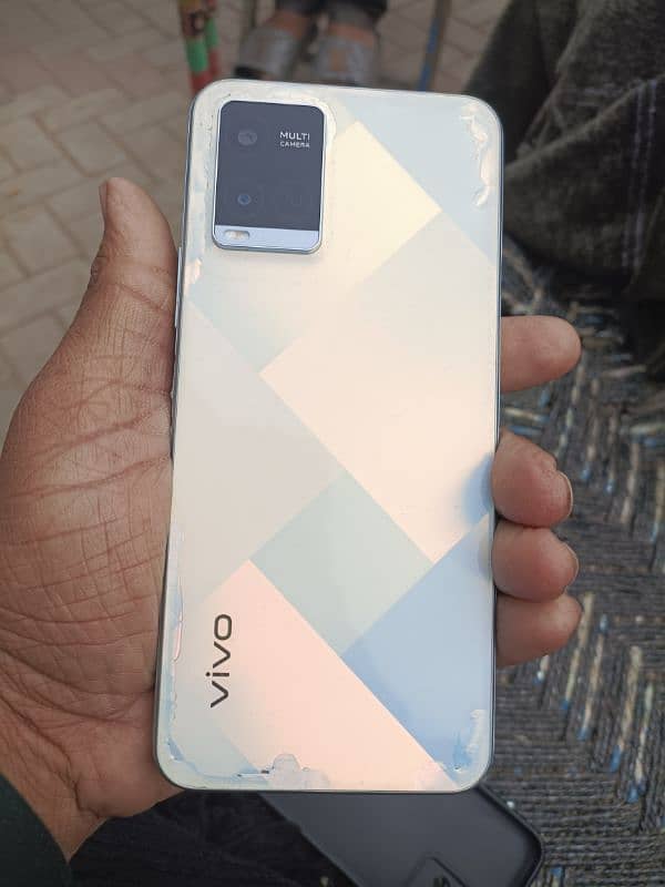 vivo Y21 4