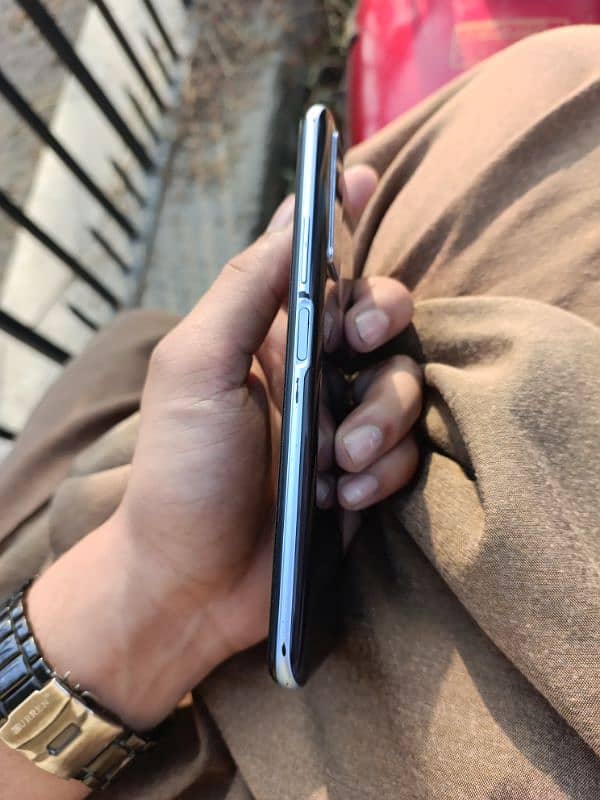 Vivo Y51s 3