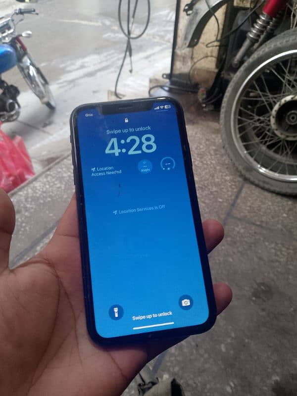 I phone xr 64 gb 4