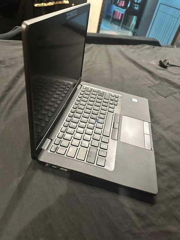 Dell Inspiron 5400 i5 8th generation  14" 256 SSD 16gb ram 1