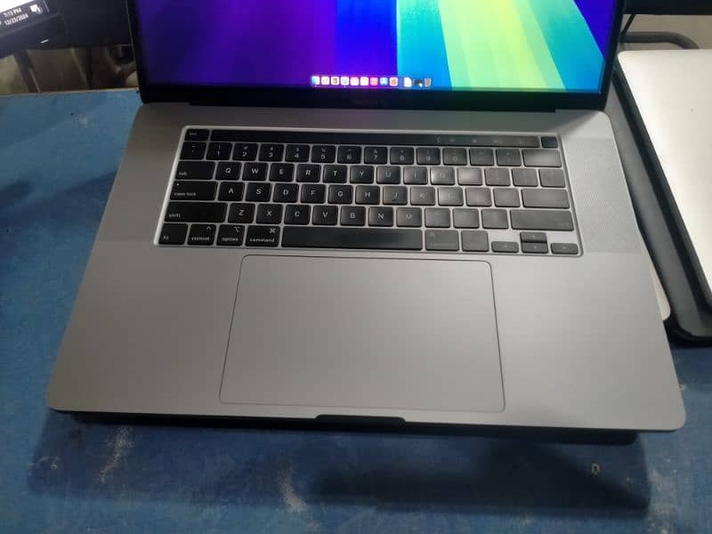 "Apple MacBook Pro 16" 2019, Core i7.16GB RAM, 512GB Ssd 3