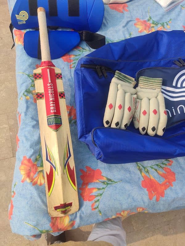 almost brand new cricket kit just bat & gloves use 0