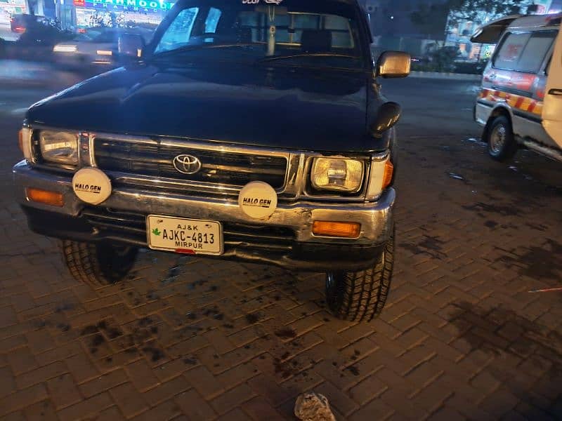 Toyota Hilux 1992 13