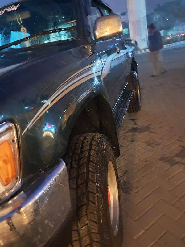 Toyota Hilux 1992 15