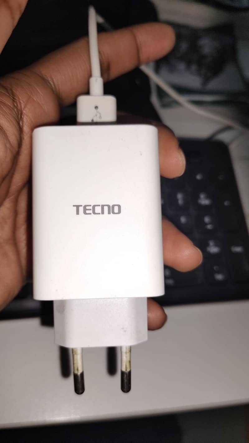 Selling tecno camon 20 pro complete box 8+8gb 256gb rom 8