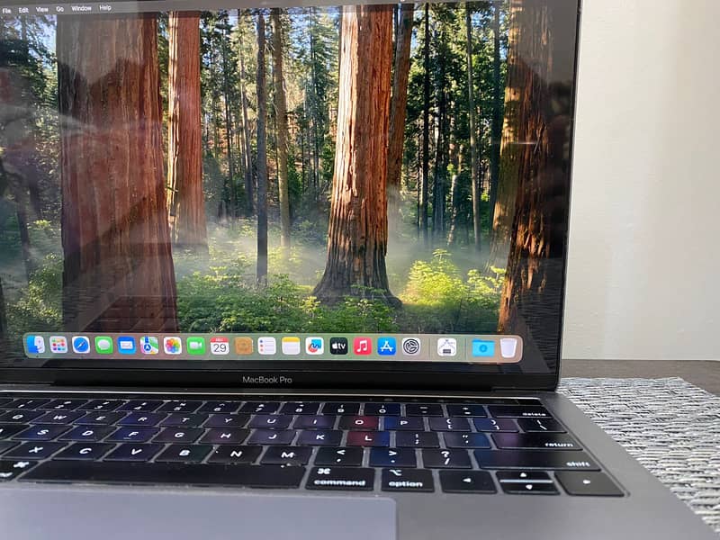 Macbook Pro 13 inch 2018, core i5 Quad Core, Complete box, Touch Bar 6